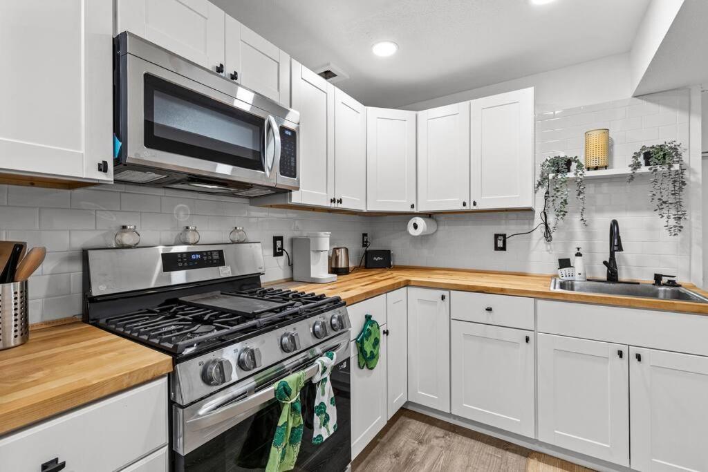 オーバーンPacific Nw Gem W/Hot-Tub 15 Minutes Airport.アパートメント エクステリア 写真